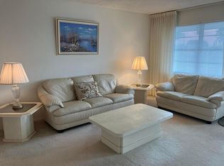 18 Somerset Dr #A, West Palm Beach, FL 33418