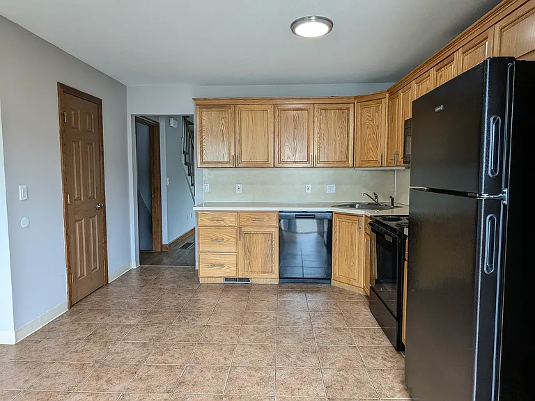1558 Highland Ave #2 — Photo 5