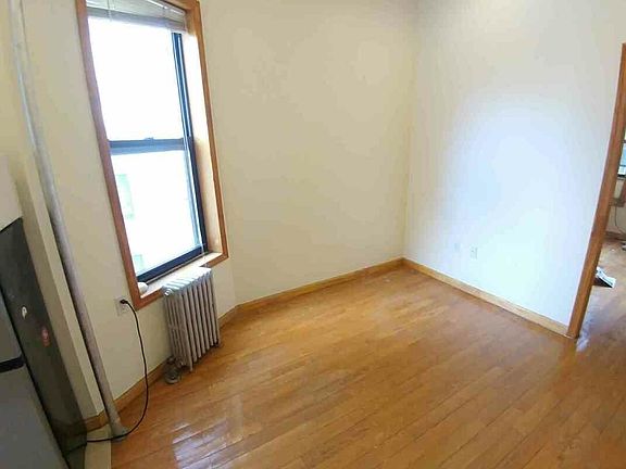 3rd image of 44 Henry St APT 11