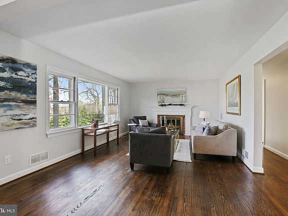 5th image of 2785 N Wakefield St