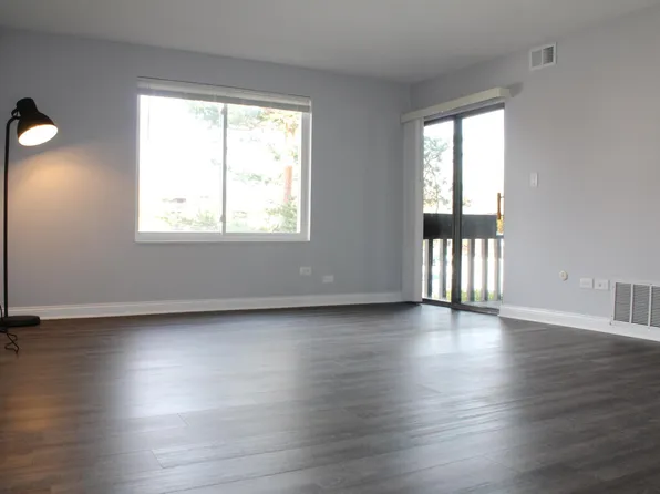 6179 Knollwood Dr #205, Willowbrook, IL 60527