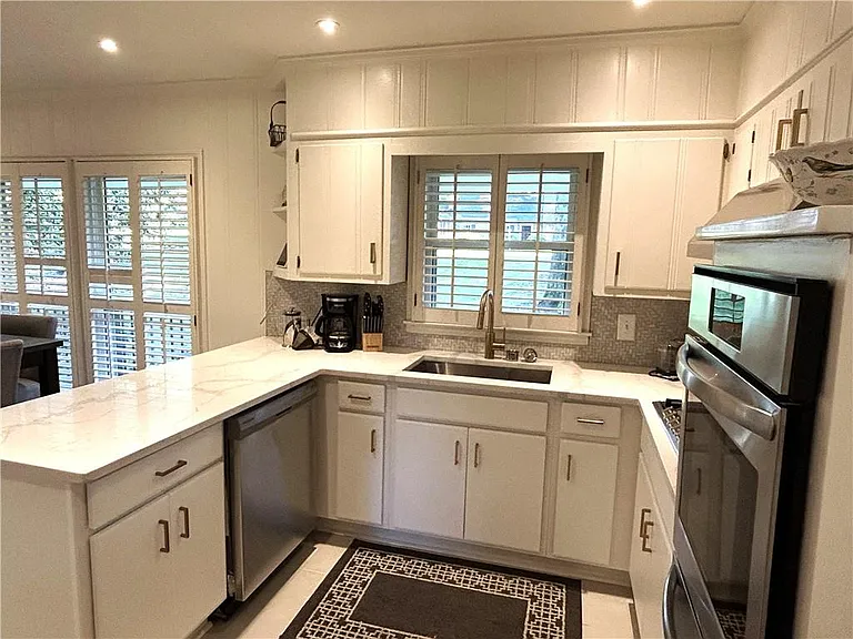 370 Herrington Dr NE — Photo 4