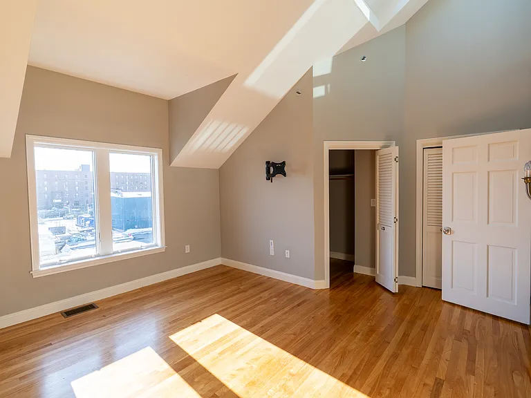 606 Chandlers Wharf — Photo 17