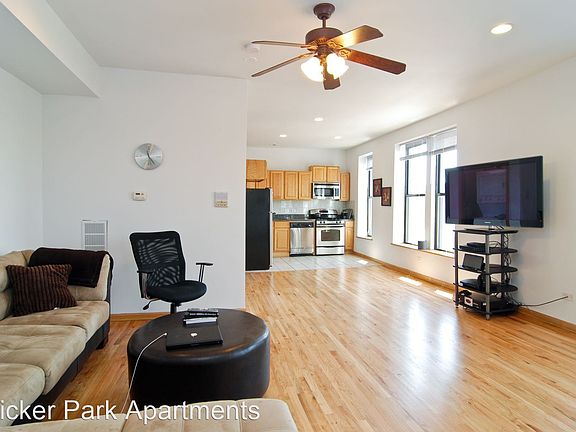 2nd image of 1003 N Ashland Ave APT 3F