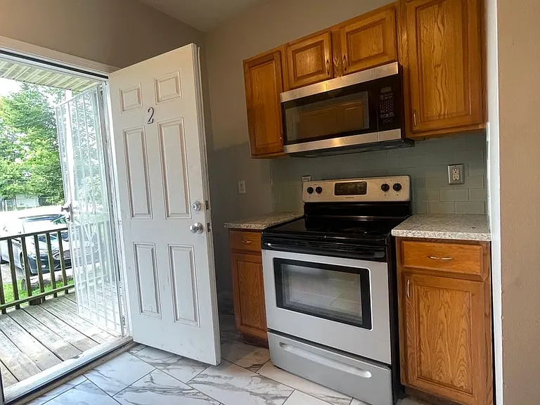 2638 Rosa Parks Blvd — Photo 4