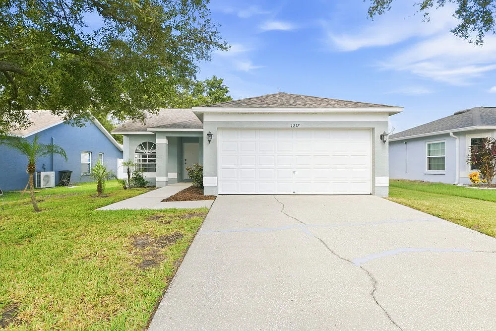 3 bed, 2.0 bath, 1363 sqft, $2,305 — Photo 1