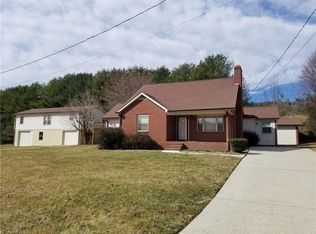 3991 E Pine St, Mount Airy, NC 27030