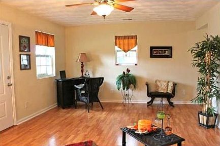 3rd image of 2318 Azalea Ave