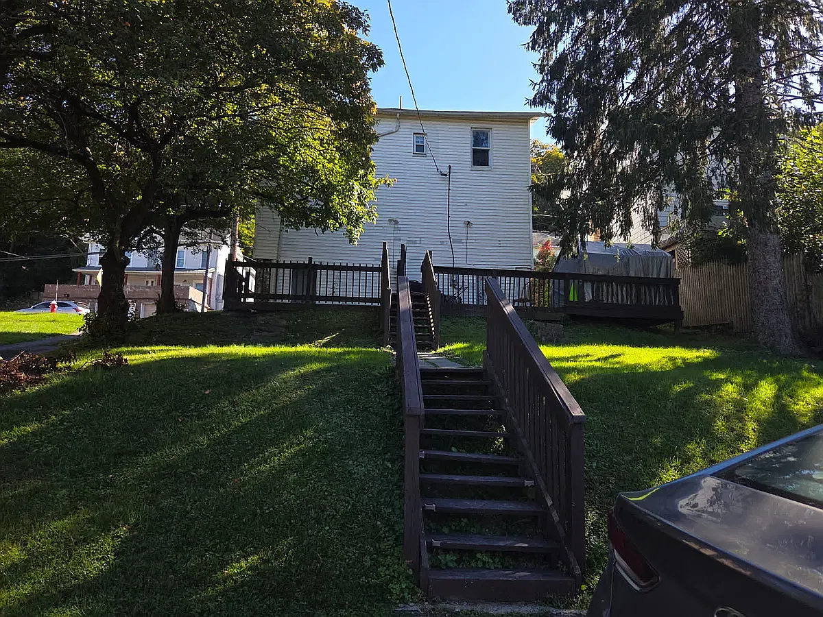 4 bed, 1298 sqft, $1,875 — Photo 2