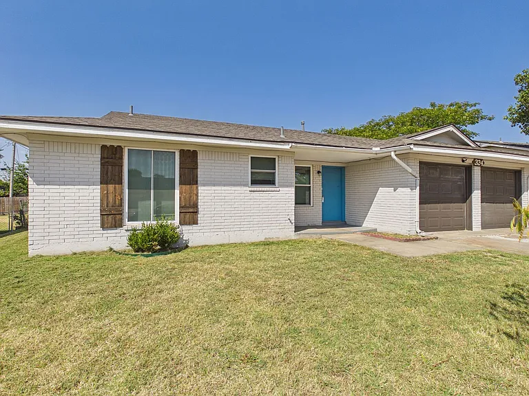 324 NW Compass Dr — Photo 3