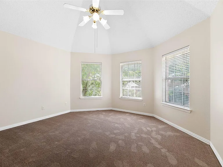 2324 Dyers Oak Dr — Photo 19