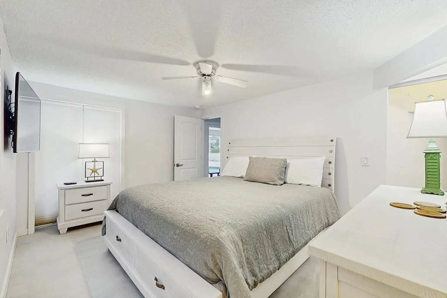 3 bed, 3.0 bath, 2012 sqft, $8,791 — Photo 4