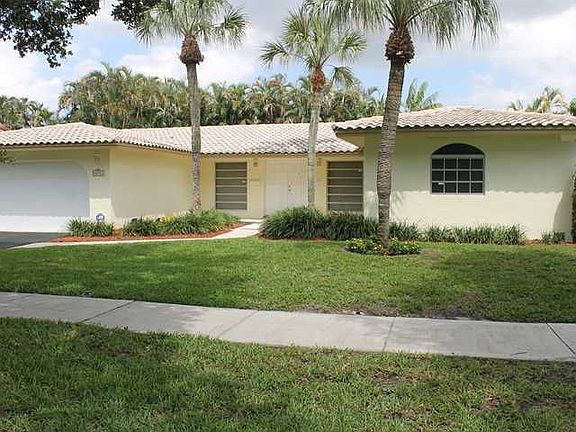 2nd image of 14711 Palmetto Palm Ave