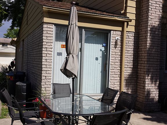 5th image of 27389 Marshall St