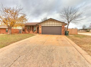 911 Richmond St, Yukon, OK 73099