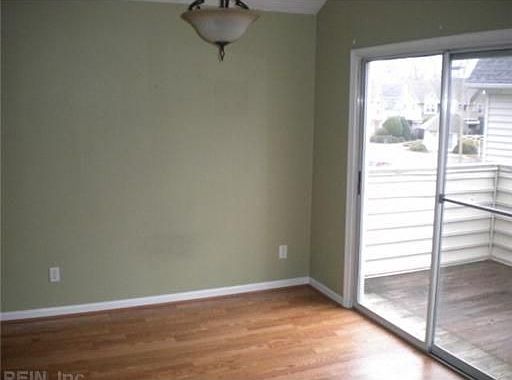 4th image of 305 Wimbledon Chase APT H