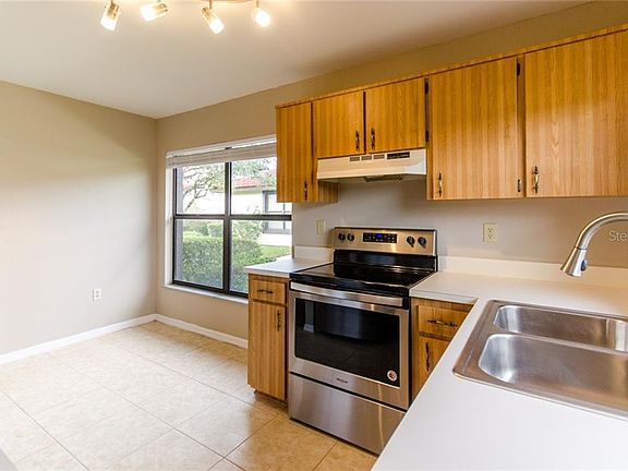 3rd image of 472 Hunter Cir