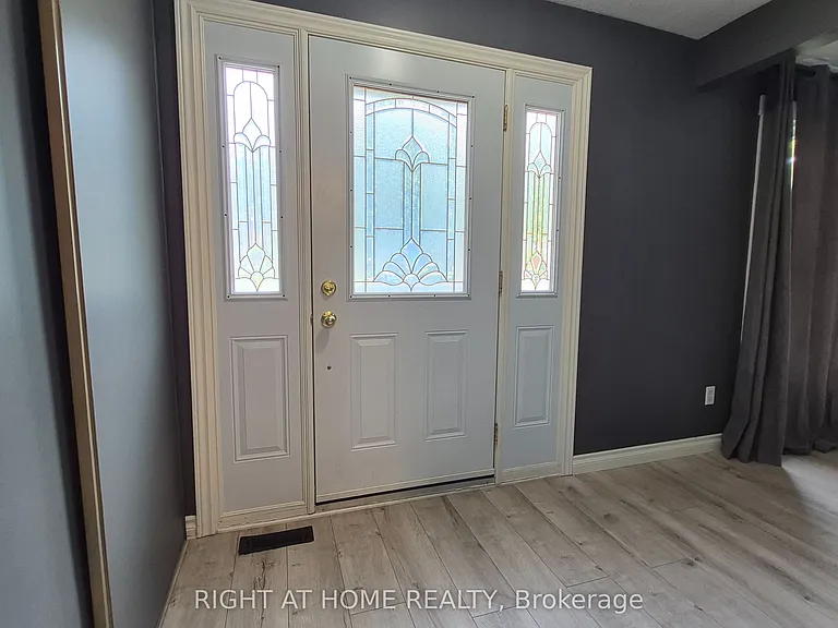 552 Grandview St S — Photo 5