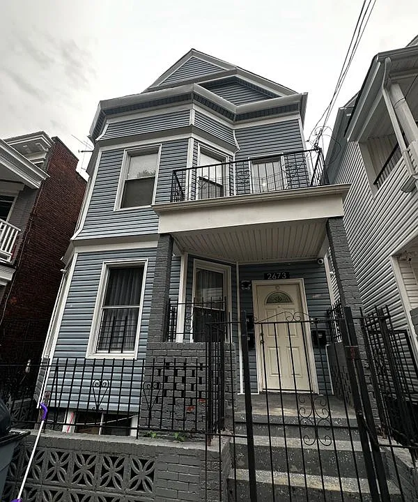 2673 Bainbridge Ave #2