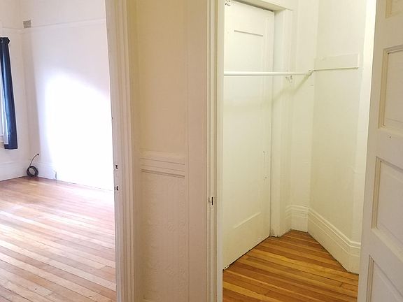 3rd image of 1034 Divisadero St