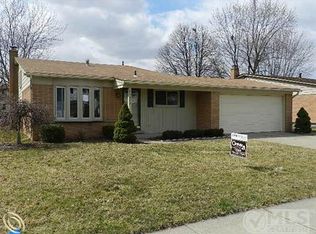 21272 Danbury St, Woodhaven, MI 48183