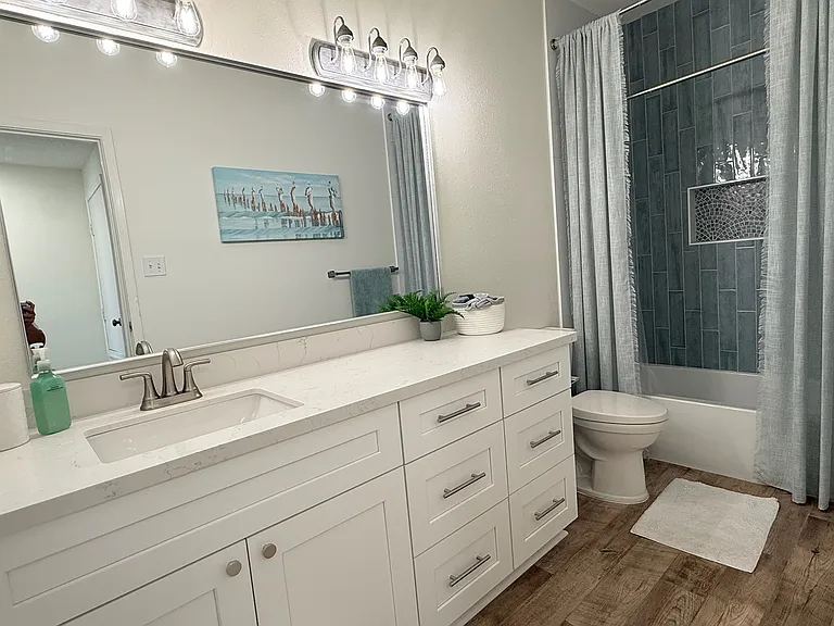 921 Marine Dr — Photo 12