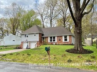 4218 Valley View Rd, Leavenworth, KS 66048