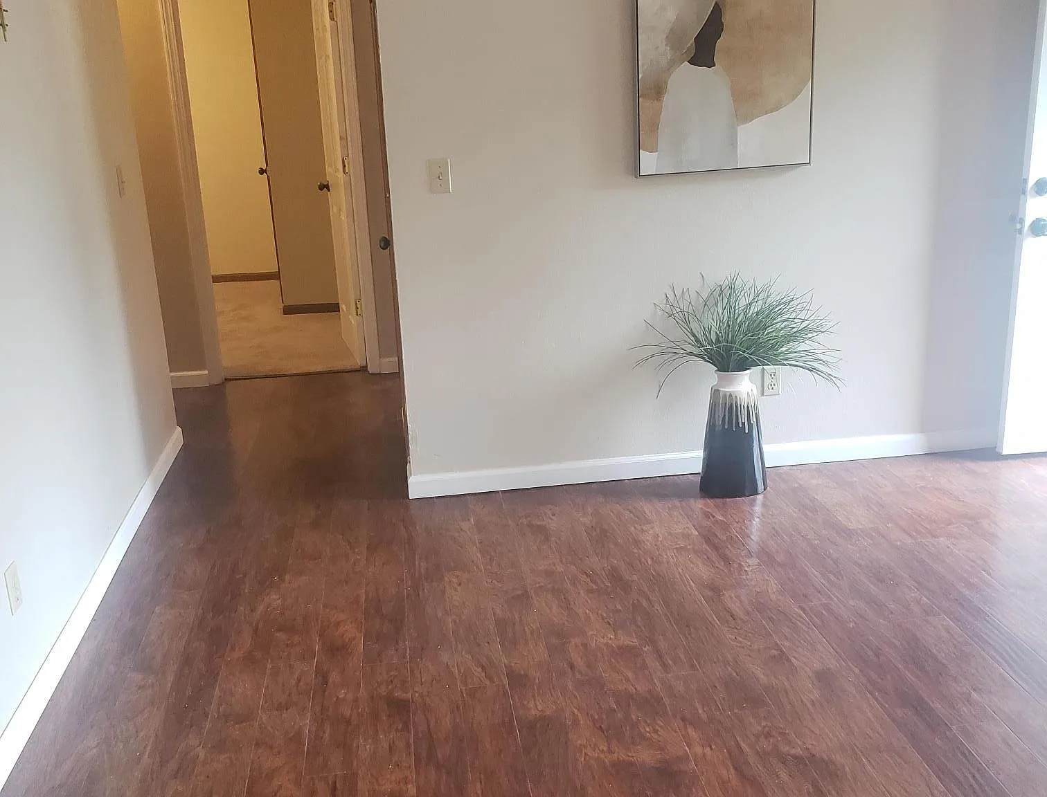 805 Plankway Dr — Photo 2
