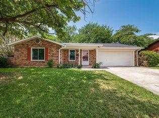 605 NW Sandra Ln, Burleson, TX 76028