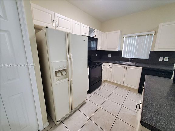 4th image of 2933 SE 15th Ter #2933