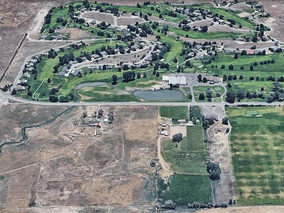3rd image of 690 Golf Course Rd
