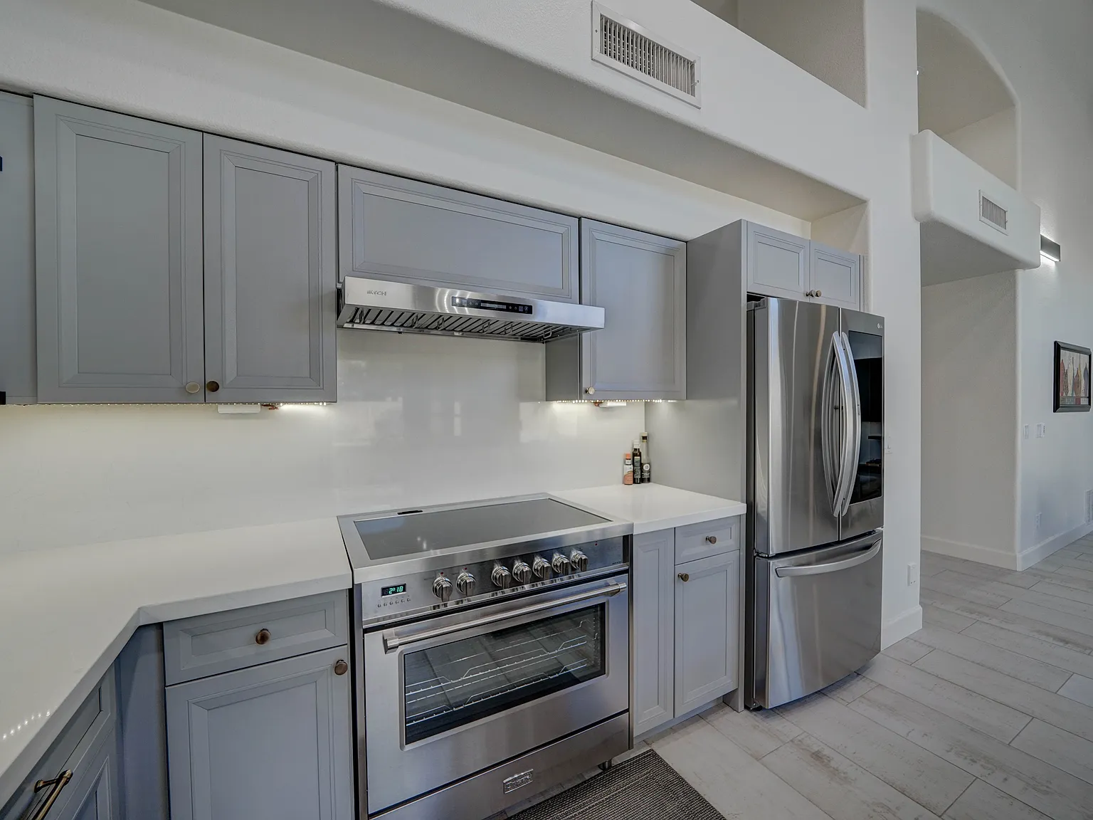 5 bed, 3068 sqft, $6,200 — Photo 3