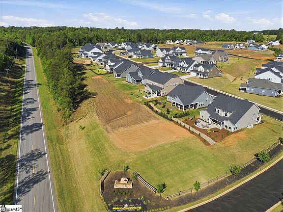 5th image of 467 Fox Pond Dr