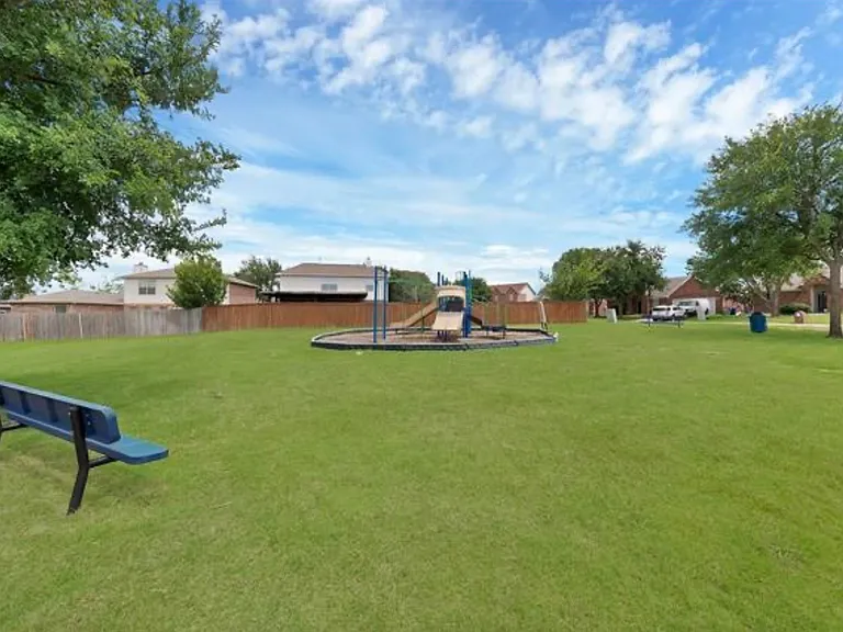 1002 Manassas Dr — Photo 34
