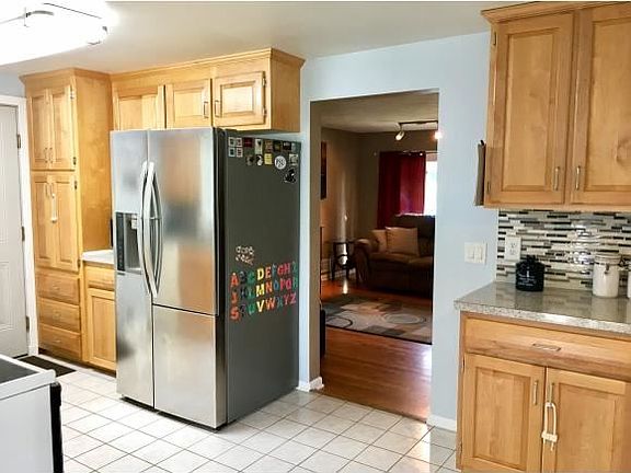 4th image of 925 Taylor Dr