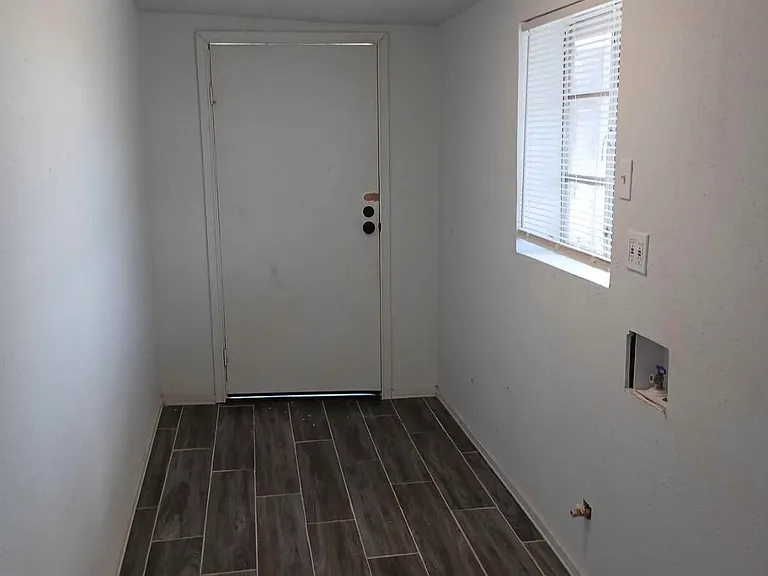 602 Raymundo St — Photo 24