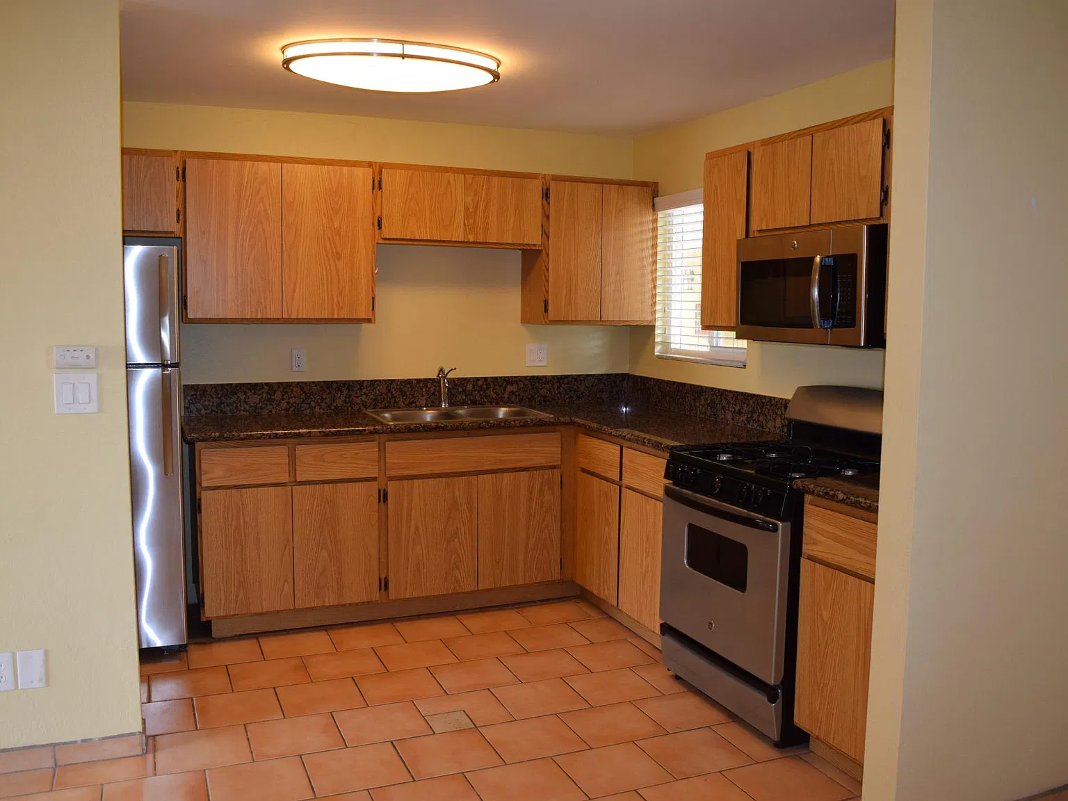 2 bed, 725 sqft, $2,295 — Photo 2