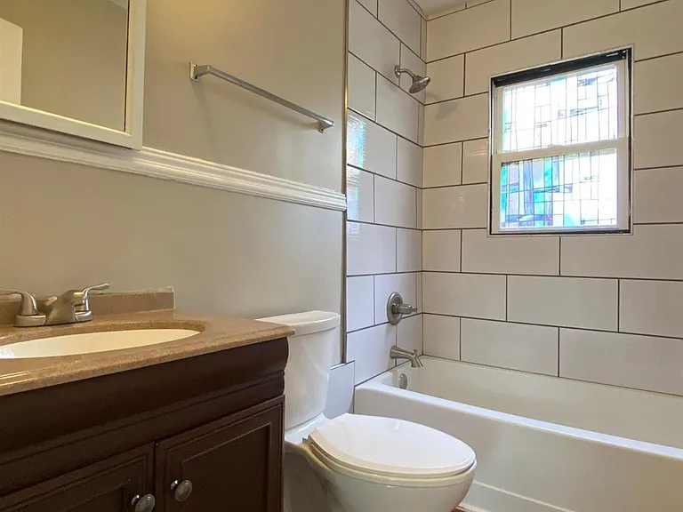 2321 Southgate Dr — Photo 8
