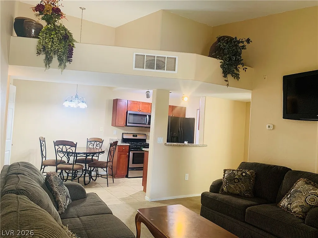 2 bed, 2.0 bath, 872 sqft, $1,350 — Photo 3