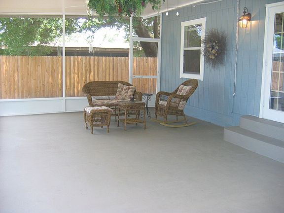 Huge screened lanai