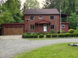 1350 Pettibone Lake Rd, Highland, MI 48356