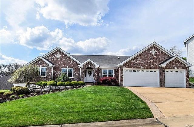 Elegant Custom Built Atrium Ranch in Enderbush Estates