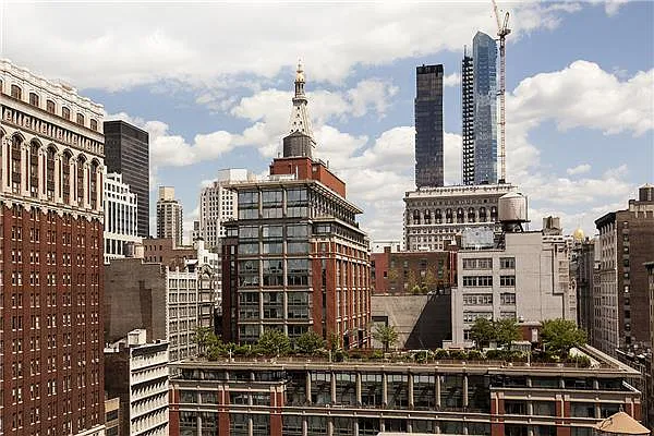 Sold by Poljan Properties Inc. | media 21