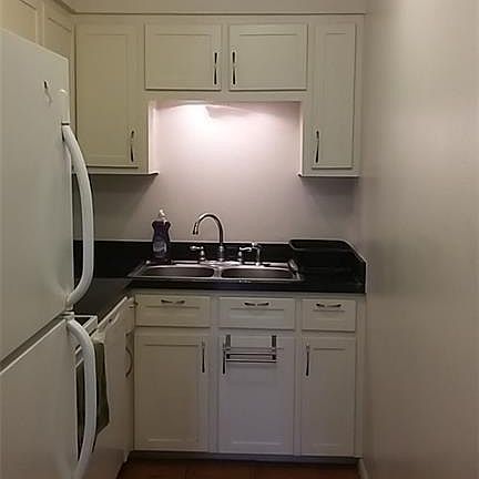 3rd image of 1418 Beech Ave APT 42