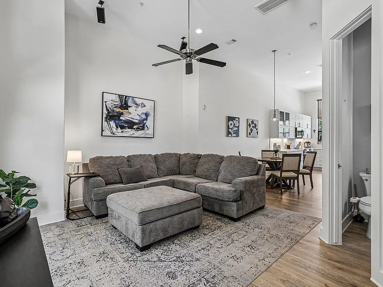 2305 Camden Dr #B — Photo 6