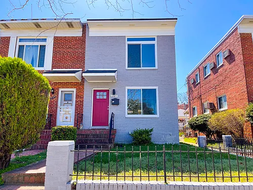 1267 Emerson St NE Photo 1