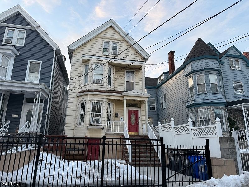1st image of 320 Summer Ave