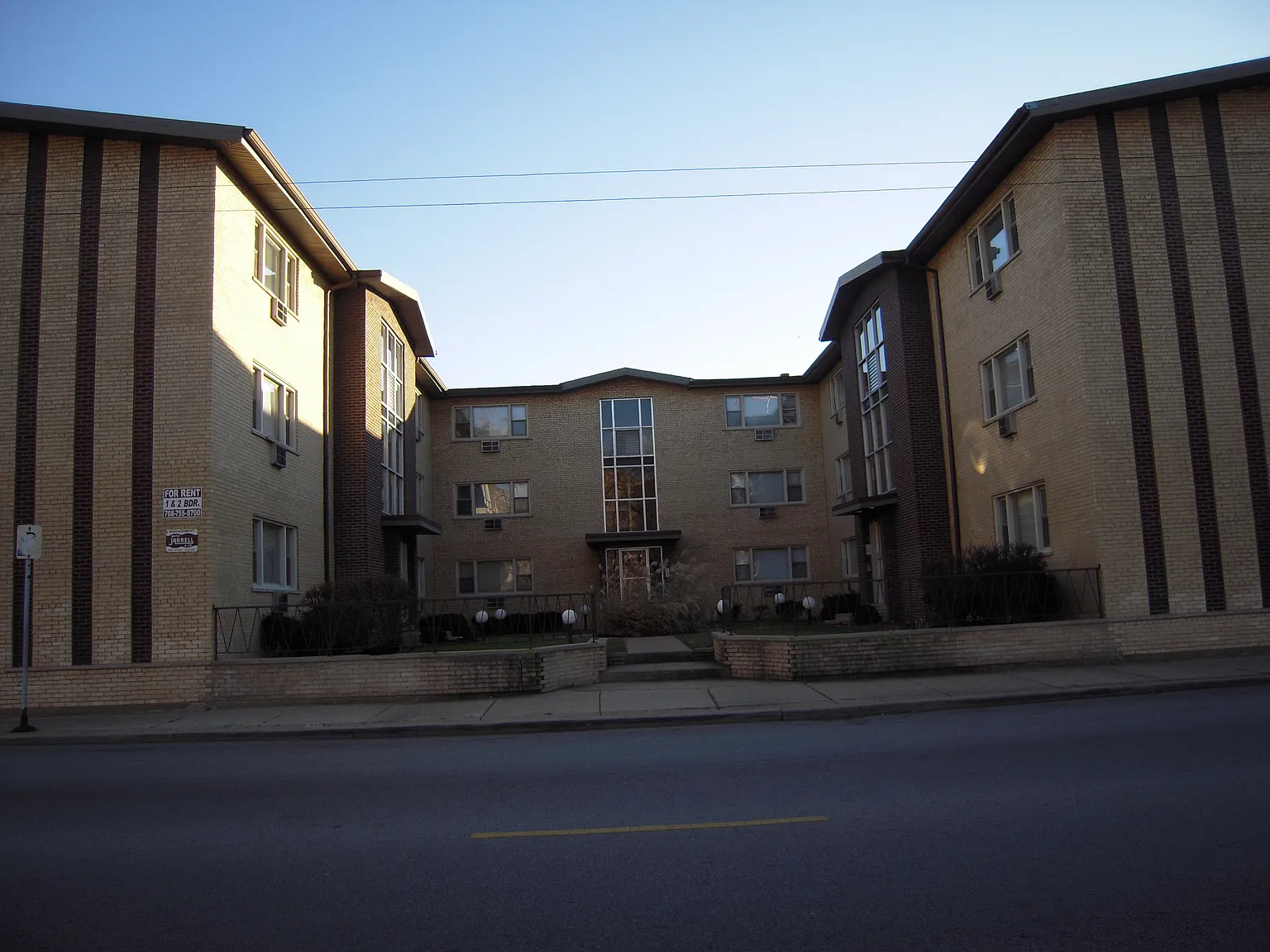 Immediate Occupancy, Quiet street, 1 bedroom — Photo 2