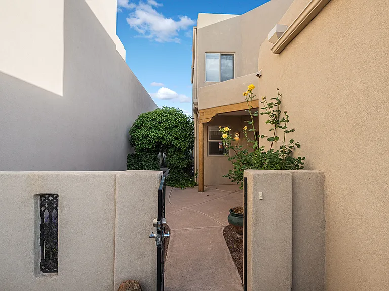 8860 Desert Fox Way NE — Photo 47