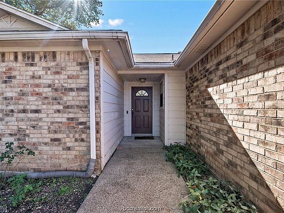 2nd image of 4418 Kirkwood Dr